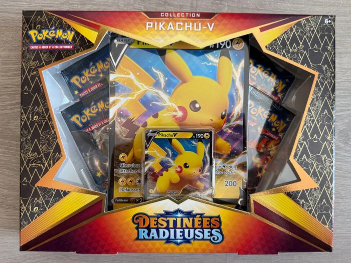 Coffret Pokémon Destinées Radieuses Pikachu V EB4.5 FR Scellé