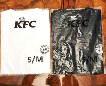 Lot Neuf et Scellé T-shirt Demon Slayer x KFC taille S/M Tanjiro + Nezuko