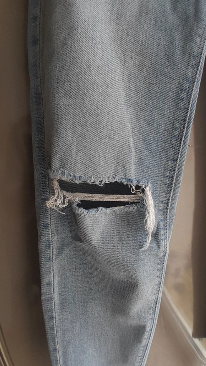 Jeans déchiré, couleur bleu, Taille 40, Marque Stradivarius - photo numéro 4