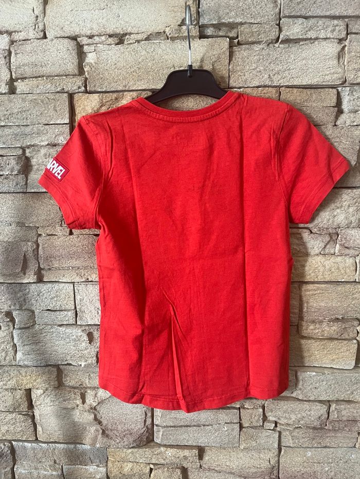 T-shirt Marvel 5-6 ans parfait état - photo numéro 4