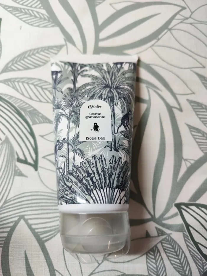 eskalia crème gommante escale bali 150 ml valeur 20€ à utiliser 12 mois après ouverture