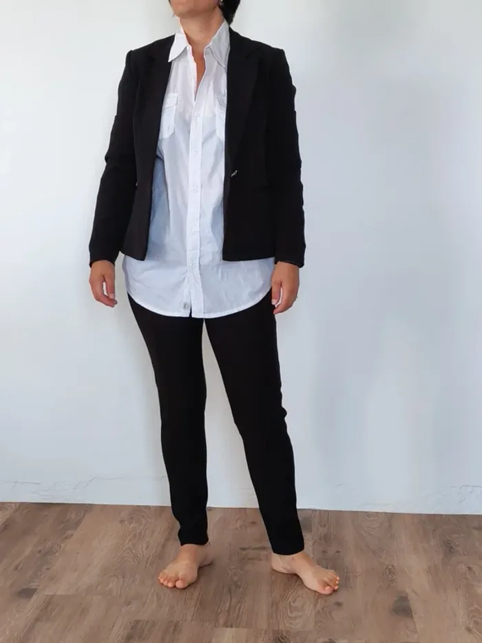 Veste tailleur noire cintrée ONLY taille 36 – bouton doré