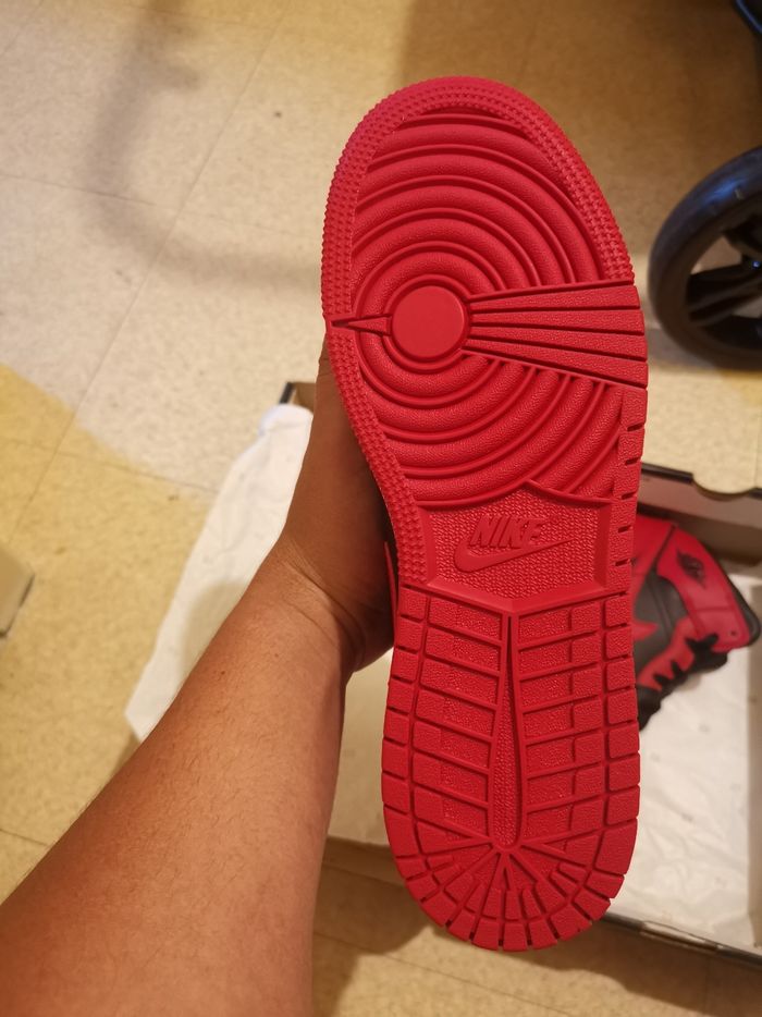 Air Jordan 1 MID (GS)  T 38.5 - photo numéro 10
