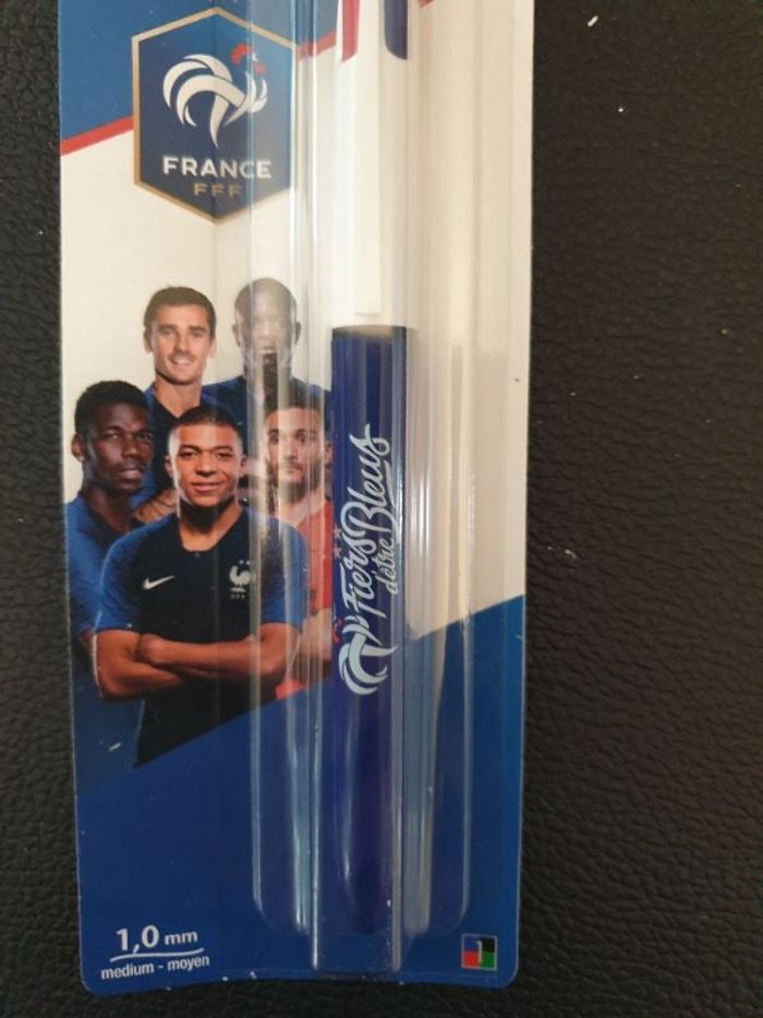 Stylo Bic collector "Fiers d'être bleus"