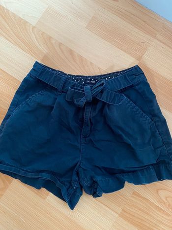 Short bleu
