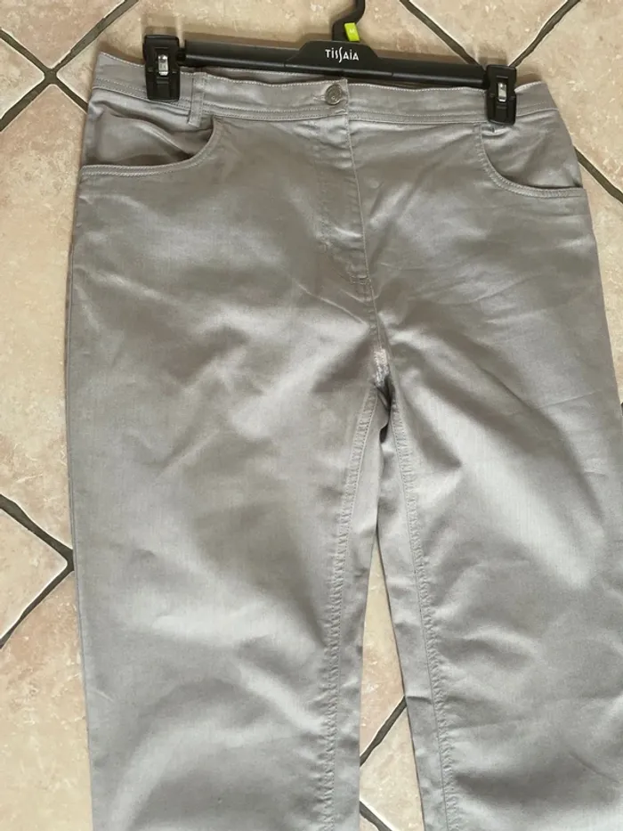 Superbe pantalon droit avec poches en 44 de marque Damart en excellent état proche du neuf - photo numéro 8