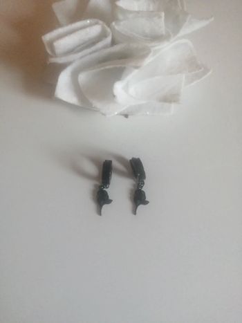 🌸Mini Créoles Acier noir et pampille fleur "Histoire d'or" 🌸