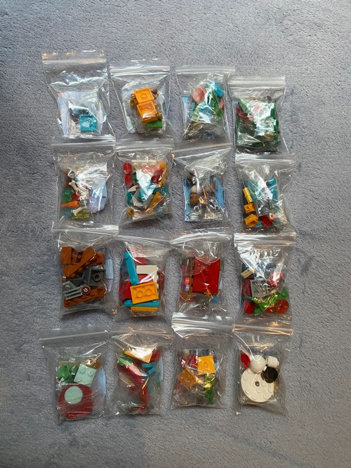 Lot de 15 surprises lego friends thème noël encore en sachet - photo numéro 6