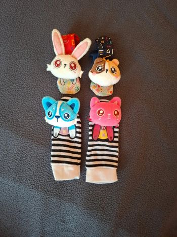 Chaussettes et attache poignets qui fait du bruit