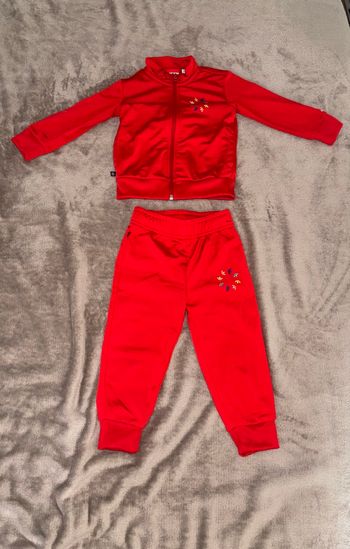 Ensemble adidas rouge