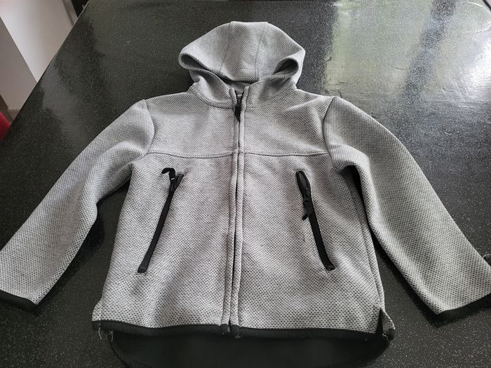 Veste capuche 5/6 ans