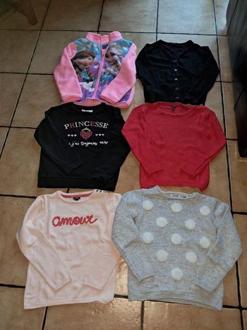 Lot de pulls et gilets 8ans neufs et tbe  fille