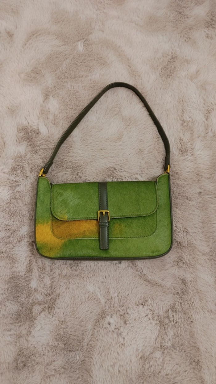Sac baguette en cuir crin de cheval couleur vert et jaune porter épaule - photo numéro 13