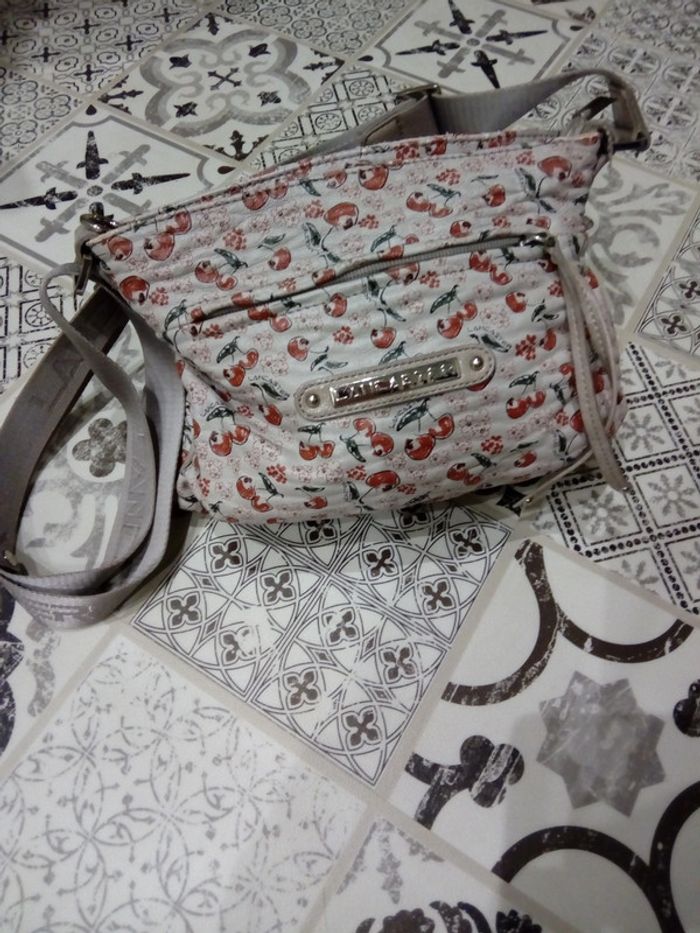 Sac bandoulière Lancaster imprimé cerises