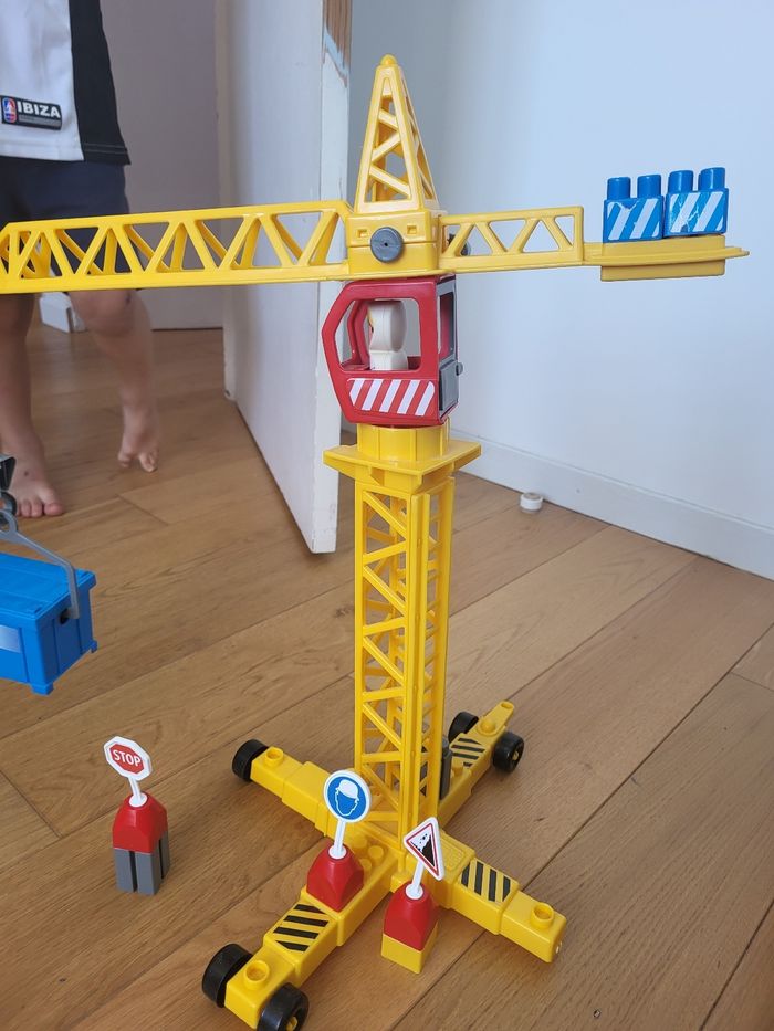 Grue et panneaux de travaux - photo numéro 4