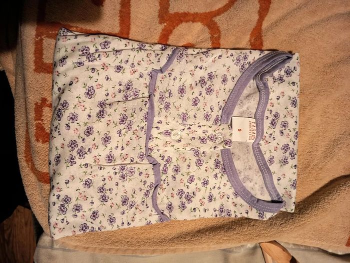Chemise de nuit coton . Marque voir étiquette. Manches longues. - photo numéro 4