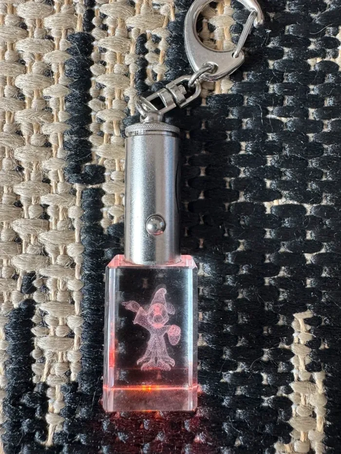 Porte-clés 3D lumineux Mickey - photo numéro 3