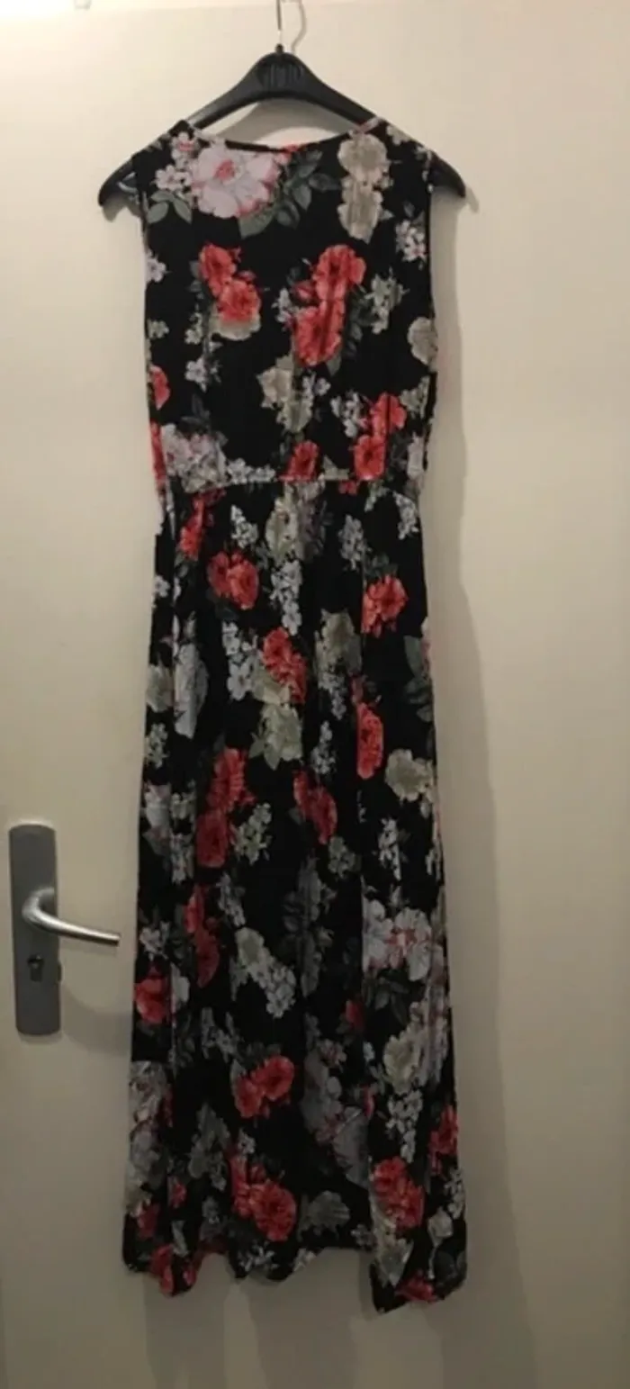 Robe 👗 longue red Queen Sans manches fleuris noir et rouge - photo numéro 2