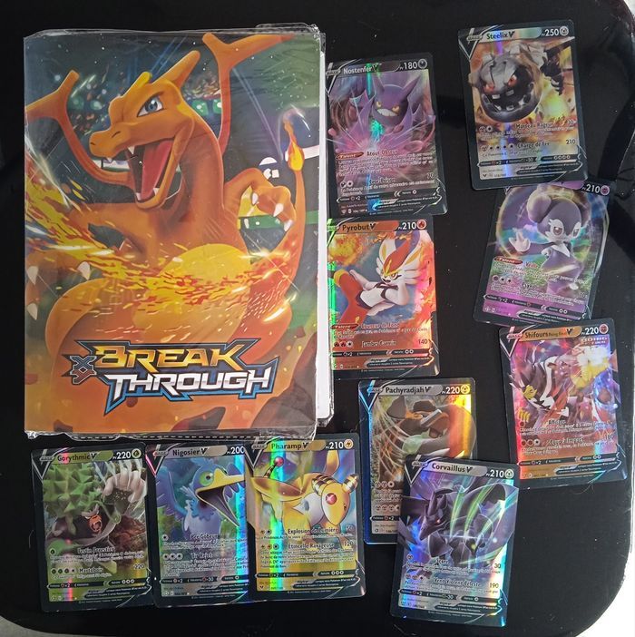 Beau album Pokémon ou cartes Pokémon V