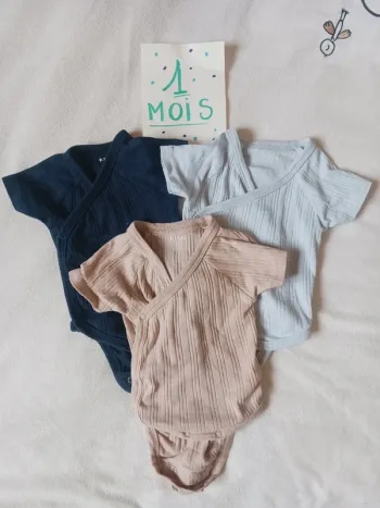 Lot de 3 bodies - 1 Mois