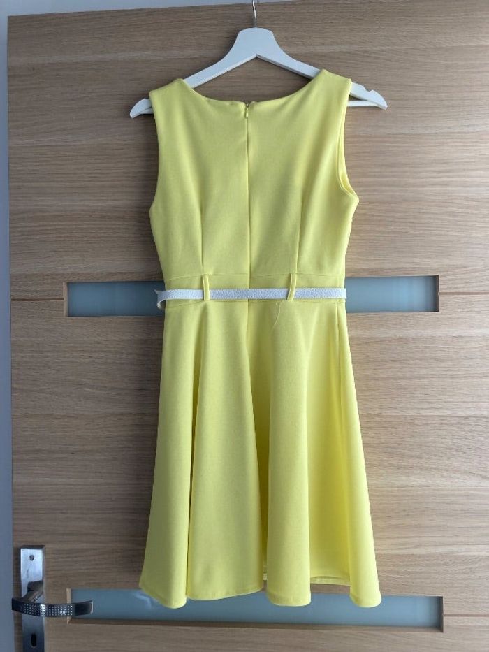 Robe avec ceinture