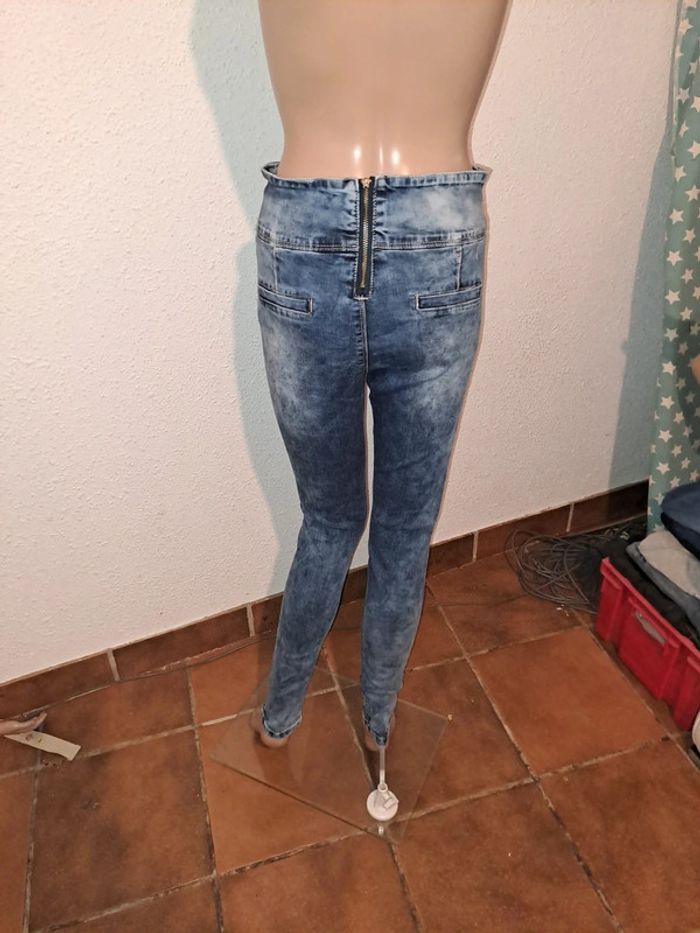 Jean femme taille 38 - photo numéro 2