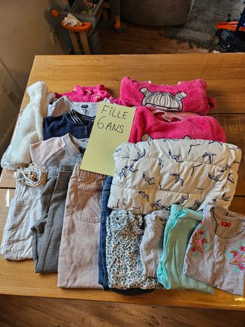 Lot fille 6 ans plus de photos sur demande 