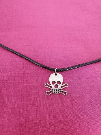 Collier crâne tête de mort