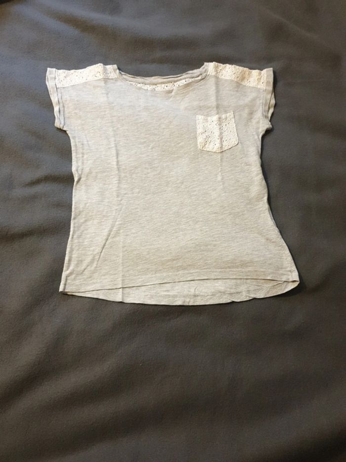 Tee-shirt fille gris et dentelle blanche taille 10 ans