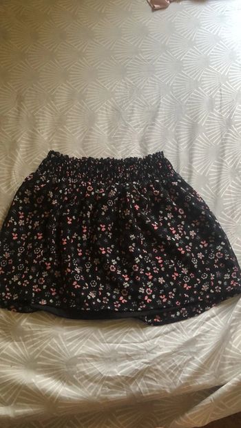 Jupe noir avec des fleurs Jennyfer XS