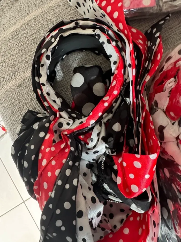 Lot de 250 pièces accessoires cheveux Neufs - photo numéro 2
