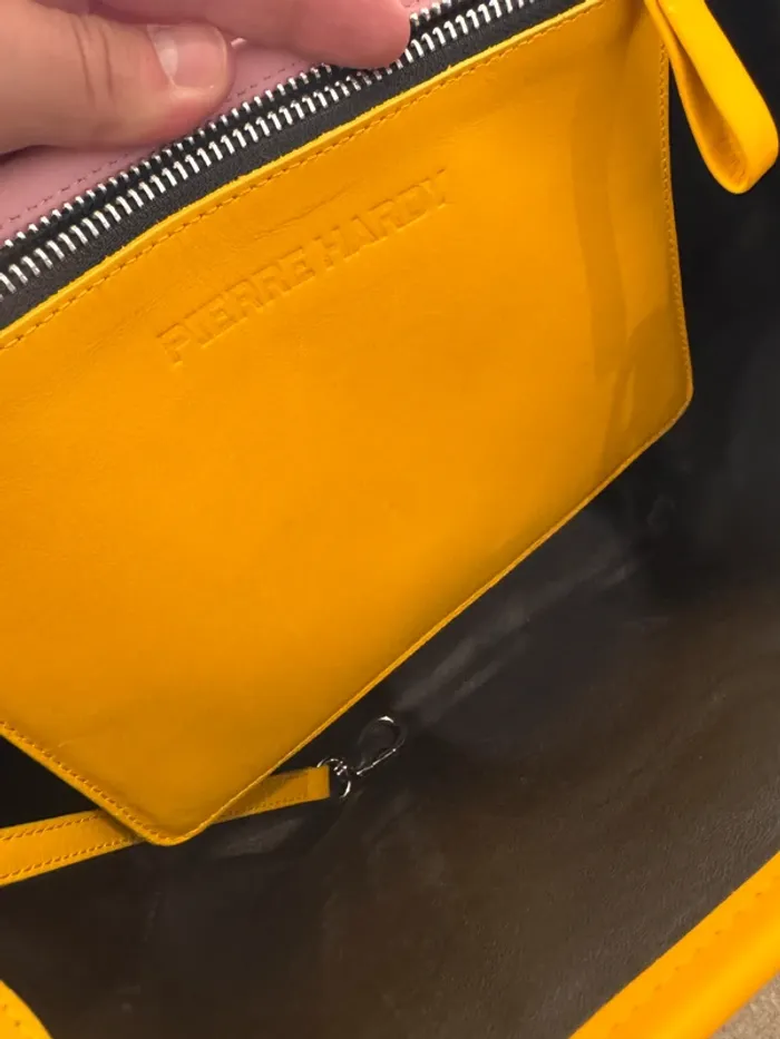 Sac à main rose et jaune Pierre Hardy, bon état mais il y a quelques traces d'usures, 26,5x22cm - photo numéro 7