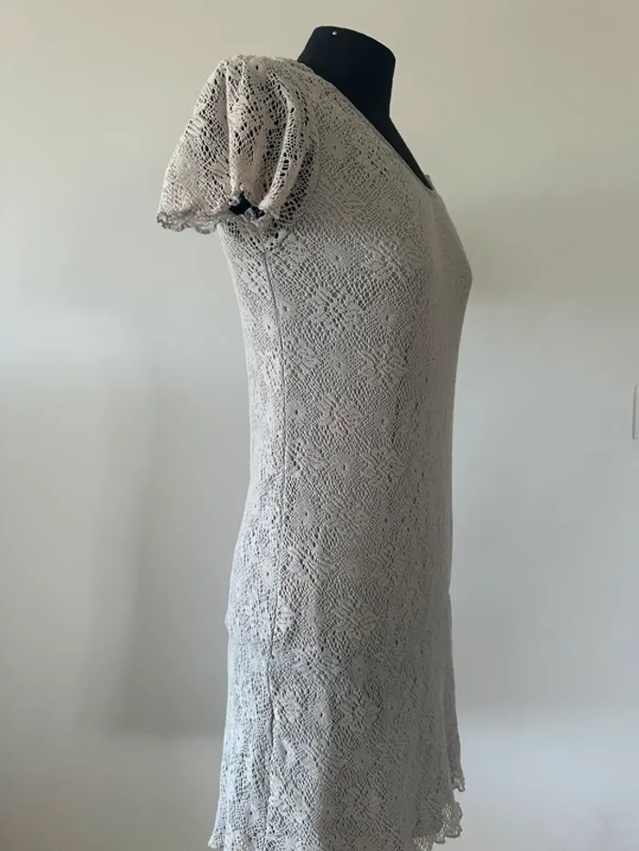 Robe grise dentelle - photo numéro 4