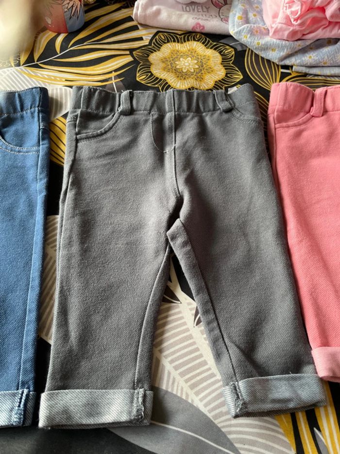 Lot de trois pantalon 6 mois. 63-69cm - photo numéro 2