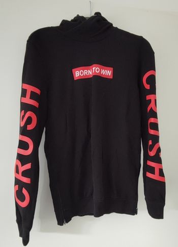 Pull noir et rouge T 16 ans