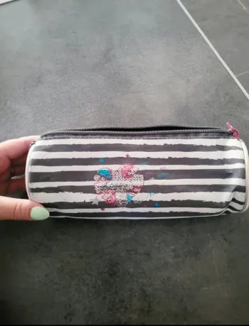 Trousse 22 cm avec sequins