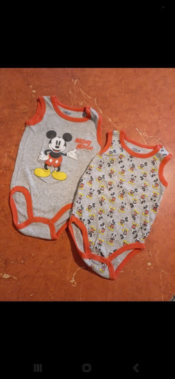 Lot de 2 bodies bébé taille 12 mois