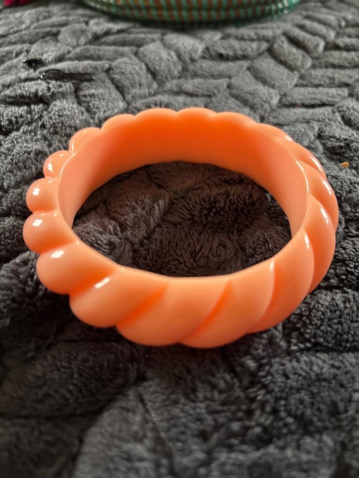 Bracelet jonc en acrylique couleur abricot 🍑 - photo numéro 5