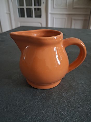 Verseuse. Pichet à lait