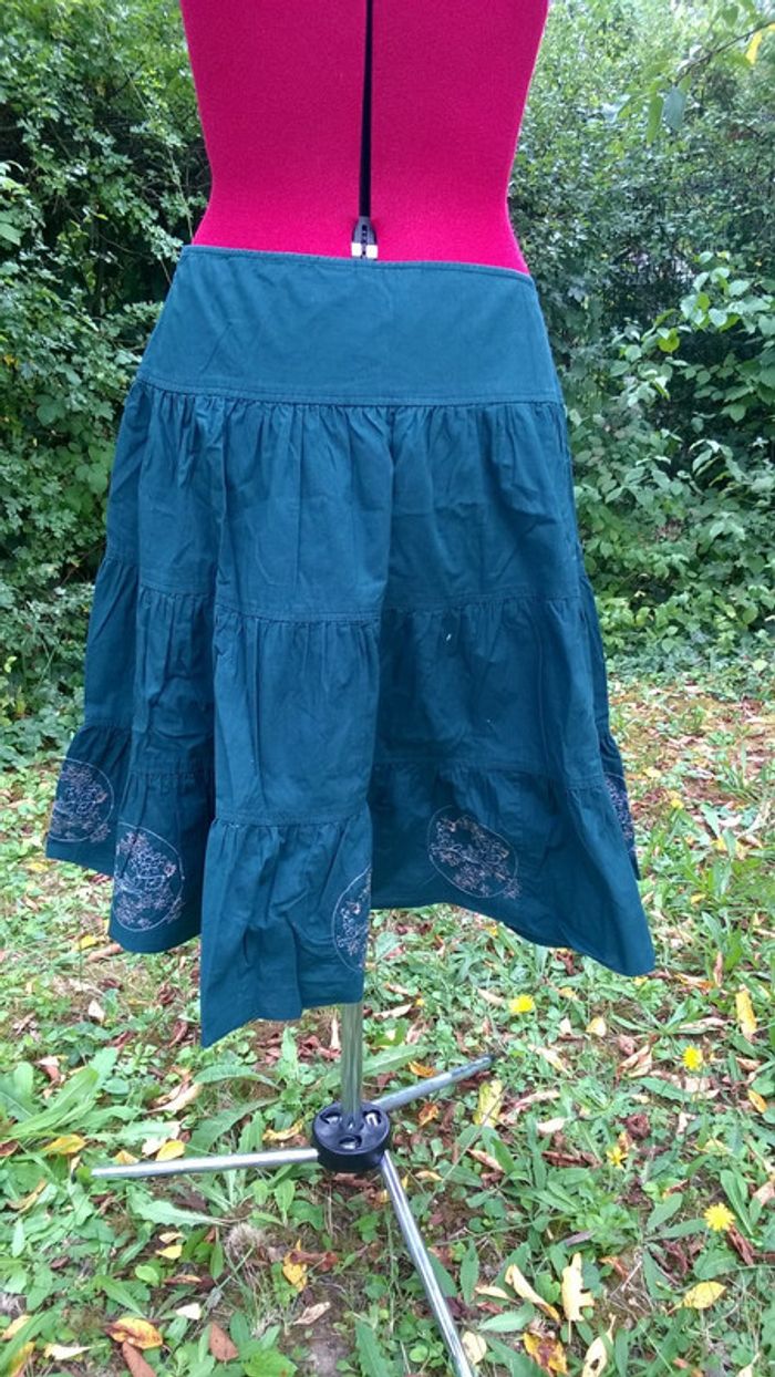 Jupe bleue pétrole avec broderies sur le bas taille 40 - photo numéro 3