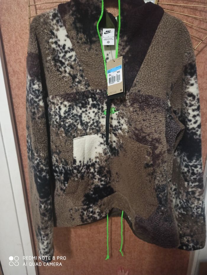 Sweat Capuche Polaire matière style mouton 
Nike Authentique