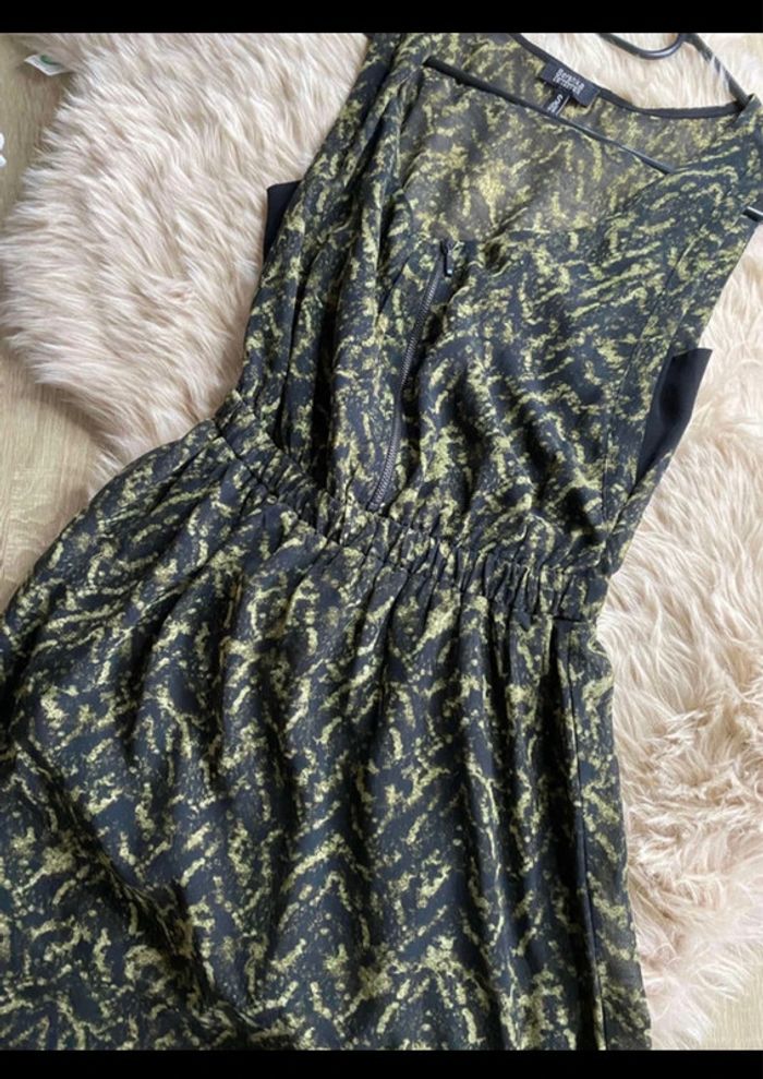 Robe noir et vert à motif Bershka Taille S / 36