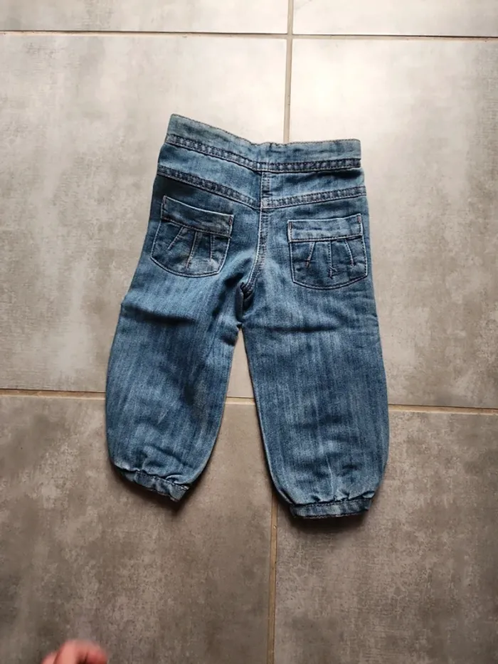 Magnifique jean taille 18 mois - photo numéro 2