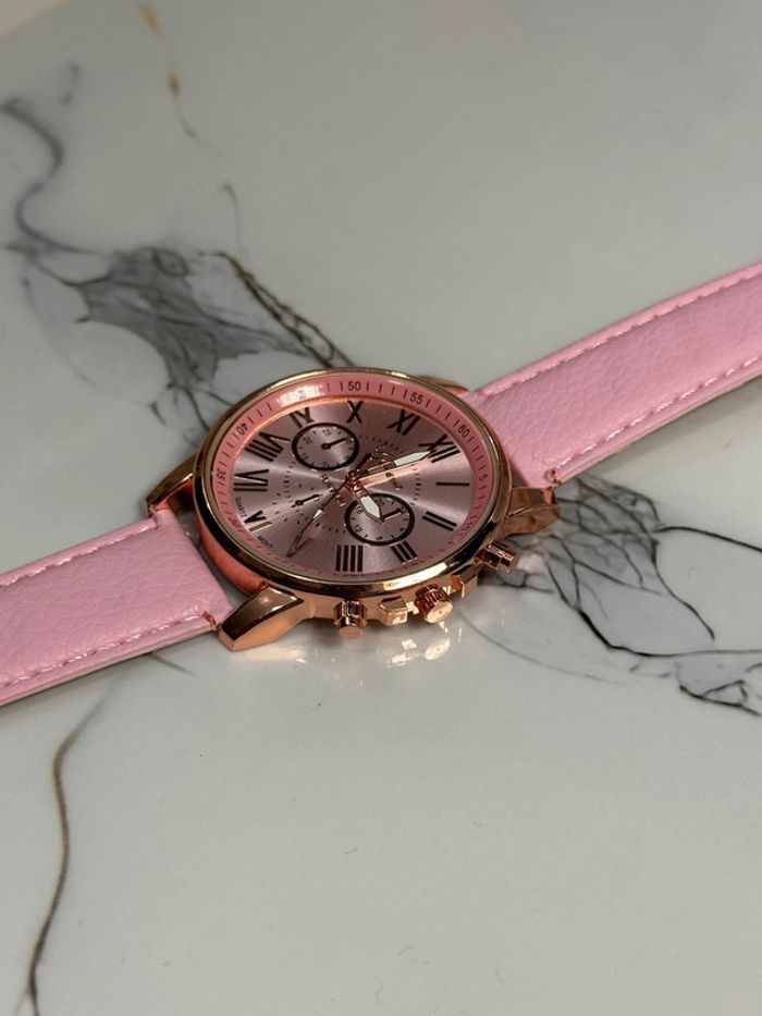 Montre Rose Clair « Geneva » Neuve - photo numéro 3