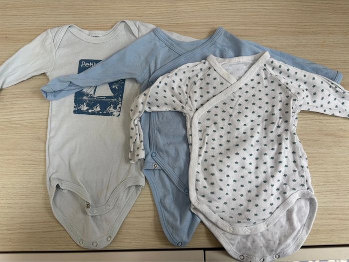 Lot de cinq bodies, petit bateau taille 3 mois - photo numéro 3