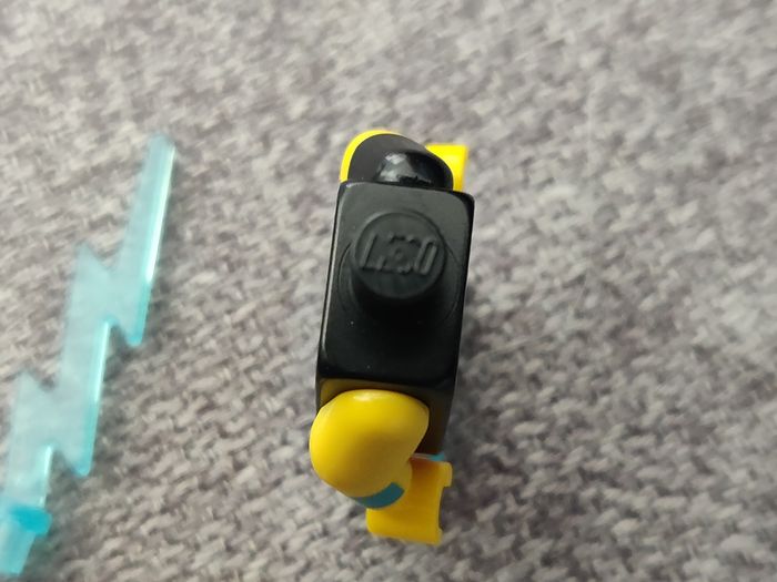 Figurine femme jogging multicolore - vrai Lego - photo numéro 2
