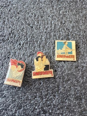 Lot 3 pin’s  infirmière magazine