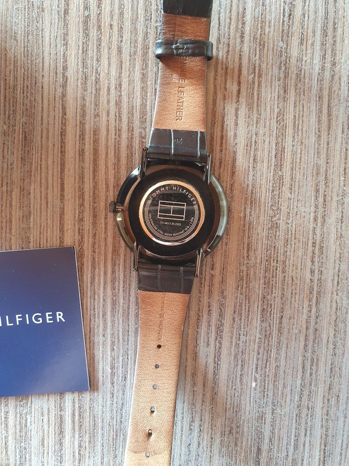 Magnifique montre Tommy Hilfiger 🖤 - photo numéro 7