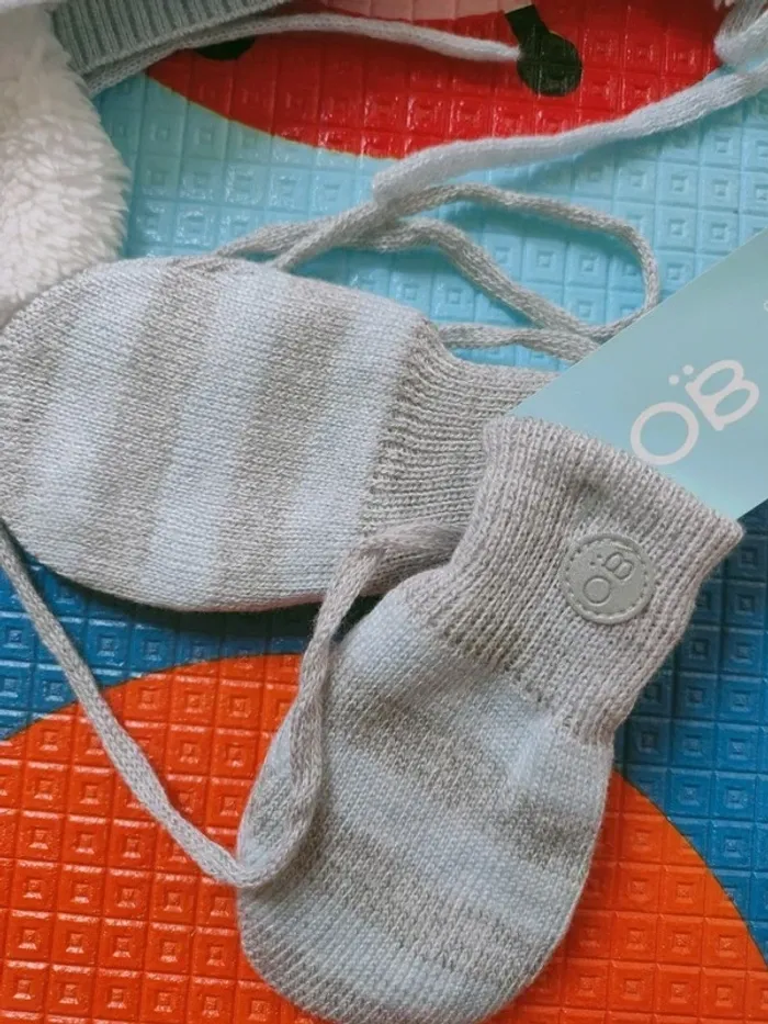 Lot bonnet et gants 6-12 mois neufs - photo numéro 2