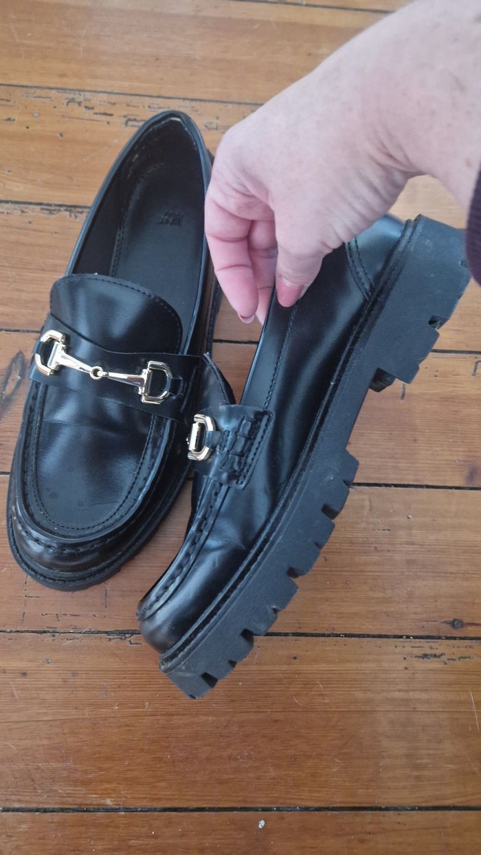 Mocassins noirs à bride dorée - photo numéro 4